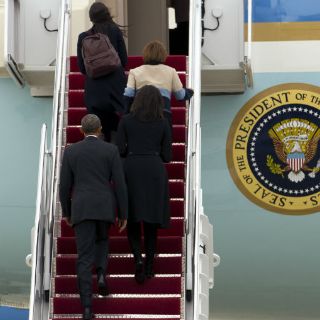 Obama parte hacia crucial viaje a Cuba