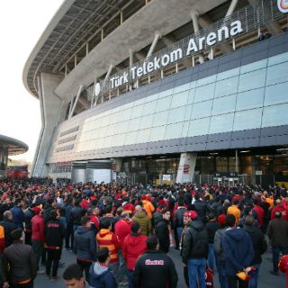 Posponen clásico turco por amenaza no especificada