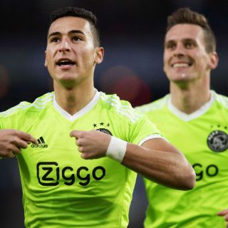 Reinado del PSV peligra tras caer ante Ajax