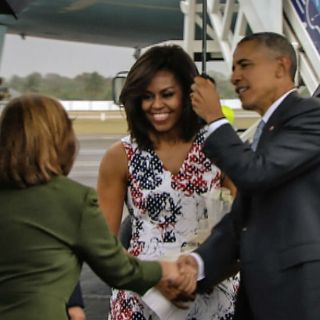 '¿Qué bolá Cuba?' escribe Obama en Twitter al llegar a Cuba