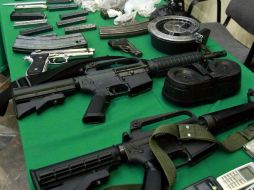Se aseguraron armas largas, cargadores abastecidos y equipo táctico, entre otros objetos. EL INFORMADOR / ARCHIVO