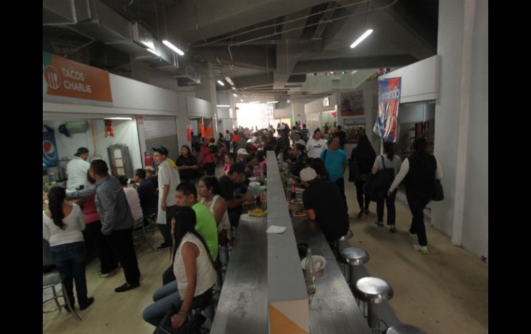 Los locales de comida de la planta baja y el primer piso fueron de los primeros en abrirse. EL INFORMADOR / F. Atilano