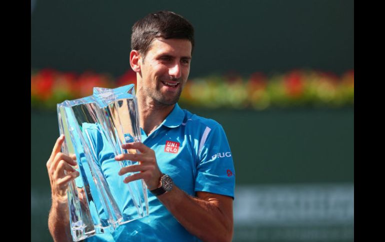 El tenista serbio ganó su tercer Masters 1000 consecutivo y superó a Roger Federer, con quien estaba igualado a cuatro títulos. AFP / J. Finney