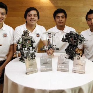 Jóvenes ganadores del Robotchallenge 2016 recibirán becas de posgrado