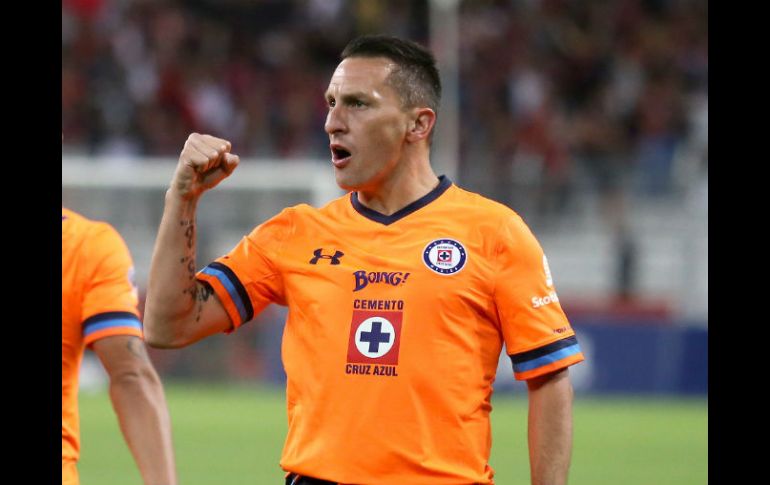 Giménez estaría en duda para el juego del 2 de abril contra el Pachuca. EFE / ARCHIVO