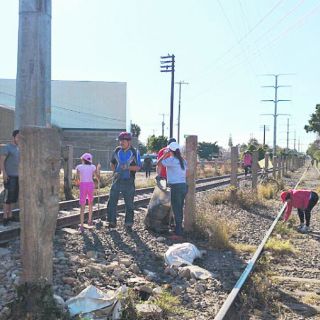 Vecinos de Arcos Vallarta, ciclistas y autoridad limpian las vías