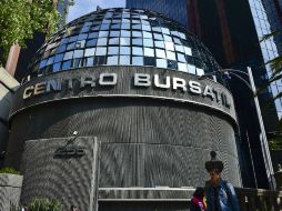 Los mercados financieros mexicanos permanecen cerrados este lunes. AFP / ARCHIVO