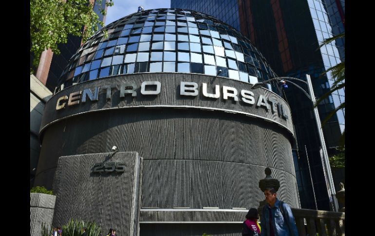 Los mercados financieros mexicanos permanecen cerrados este lunes. AFP / ARCHIVO