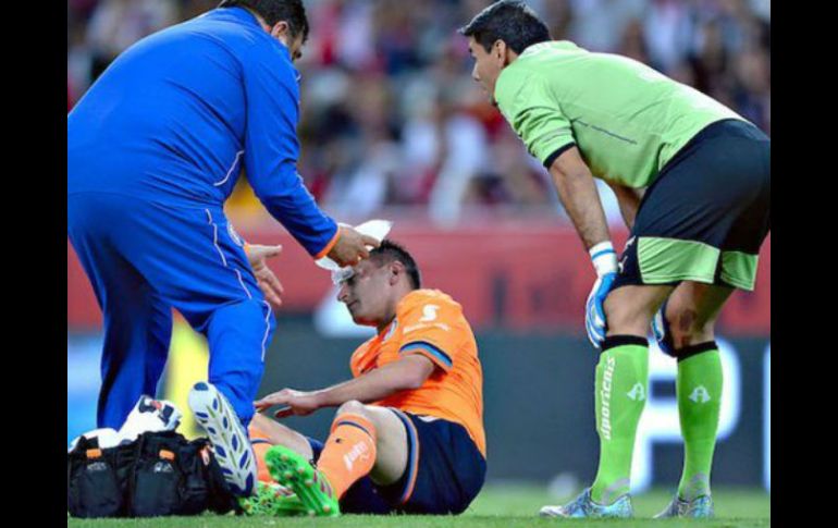El jugador será operado debido a las lesiones que presenta en el pómulo izquierdo. TWITTER / @Cruz_Azul_FC