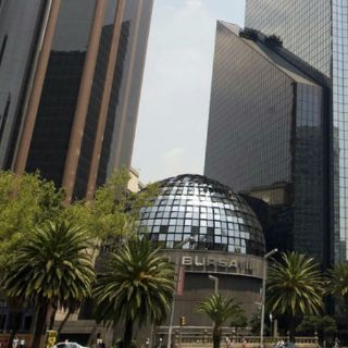 Tras día feriado, la BMV opera con ligera baja