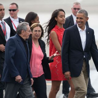 Castro despide a Obama tras histórica visita