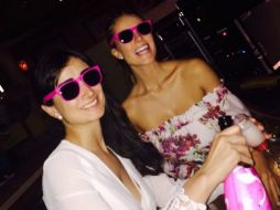 Al lado de otra mujer, la ex reina de belleza dejó ver lo bien que la pasaba. INSTAGRAM / @vanehupp