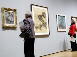 La retrospectiva consta de un centenar de monotipos y otros trabajos del artista como pinturas y dibujos. EFE / J. Lane