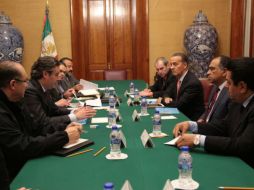 En la reunión celebrada este martes ambos coincidieron que con esto se cumplirá el derecho de los profesores guerrerenses. TWITTER / @SEP_mx