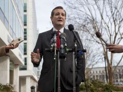 El senador por Texas Ted Cruz brinda declaraciones sobre Bruselas a periodistas. AP / J. Martin