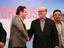 Aristóteles durante el lanzamiento del vuelo de la aerolínea TAR, de Guadalajara a Cuernavaca. TWITTER / @AristotelesSD