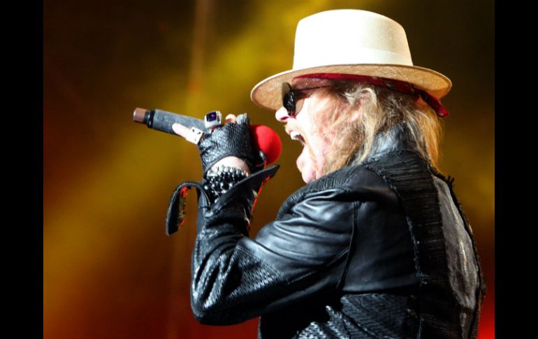 Medios estadounidenses seguran que hay un acercamiento de Axl con ACDC para los 10 conciertos que quedan. EFE / ARCHIVO