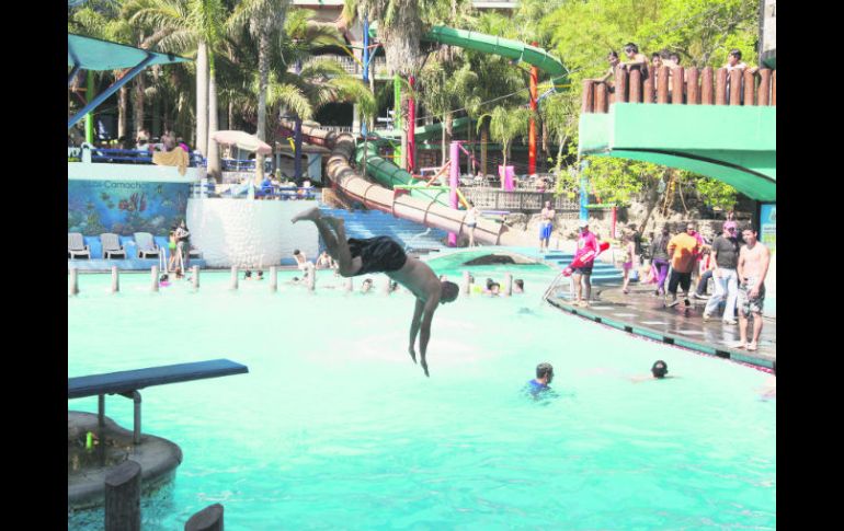 Los Camachos. Este balneario tiene entre sus atracciones el tornado, el agua-racero, el kamikaze y los acuatubos. EL INFORMADOR /