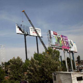 Tlajomulco alista retiro de espectaculares irregulares