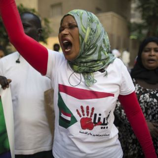 Denuncian que el Ejército de Sudán viola a mujeres activistas