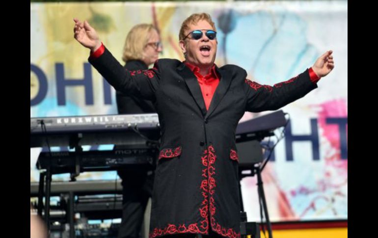 El cantautor y músico británico se encuentra actualmente en gira mundial. TWITTER / @eltonofficial