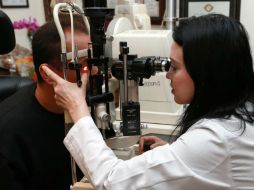 Este padecimiento es un defecto refractivo en donde las personas no ven bien de lejos. EL INFORMADOR / ARCHIVO