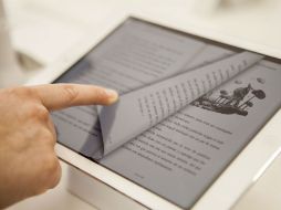 Con una tablet o un Kindle, podrás descargar todos los tomos que desees disfrutar. EL INFORMADOR / ARCHIVO