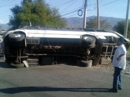 El accidente ocurrió la tarde de este jueves al cruce de la calle Escobedo con las vías del tren. ESPECIAL /