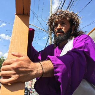 Azotan a Jesús en explanada de Iztapalapa