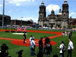 El primer cuadro de la capital se vistió con centenares de aficionados al Rey de los Deportes. NTX / B. Moncada