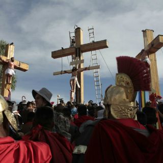 Crucifican a Jesús en el Cerro de la Estrella