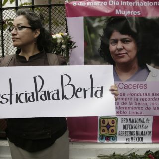 Senadores de EU piden investigación sobre asesinato de Berta Cáceres