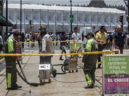 En el Centro Histórico de la Ciudad de México se estima que 20% de la superficie está cubierta por goma de mascar. SUN / ARCHIVO