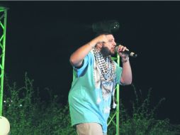 Cantante. En sus temas, Ayman Mghamis habla del bloqueo israelí y de la vida diaria en Gaza. ESPECIAL / Flickr