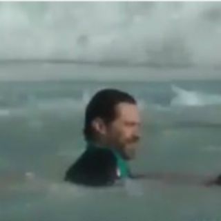 Hugh Jackman ayuda a rescatar a dos personas del mar