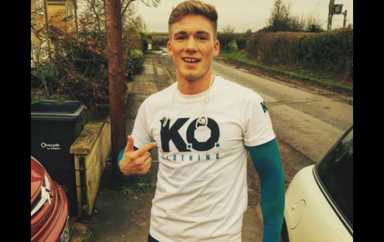 Nick Blackwell, de 25 años, fue inmediatamente evacuado en camilla y trasladado al hospital. TWITTER / @nickblackwell02