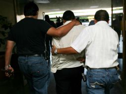 Los detenidos se mostraron agresivos y apuntaron con sus armas a los policías tapatíos. EL INFORMADOR / ARCHIVO