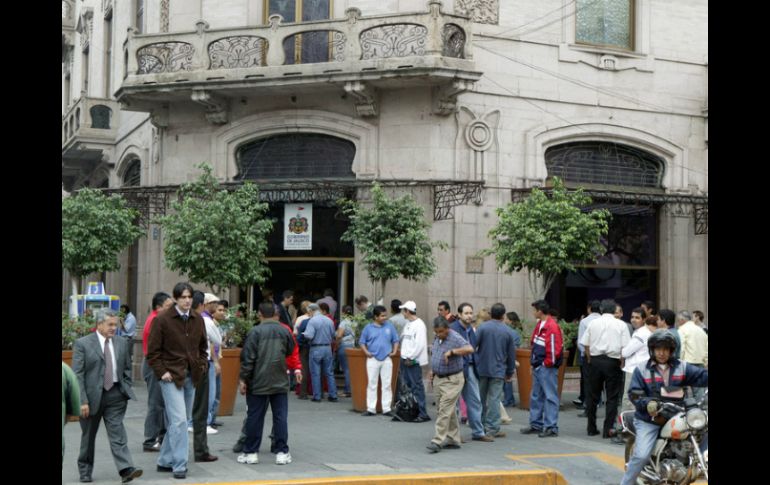 Hasta el 31 de marzo, automovilistas podrán pagar 467 pesos en lugar de los 492 del costo normal del refrendo. EL INFORMADOR / ARCHIVO