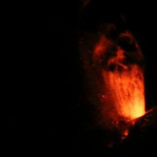 Un volcán entra en erupción en el sureste de Alaska