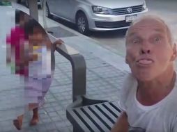 El canadiense fue filmado besando en la boca a dos niñas menores de edad. YOUTUBE / Quadratin Guerrero