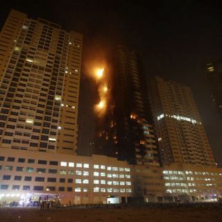 Espectacular incendio en torres residenciales de Emiratos Árabes