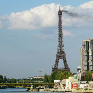 Ya son 127 años de mirar París