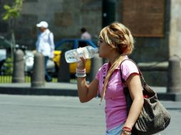 Autoridades emitieron recomendaciones a la población para protegerse de los rayos solares. EL INFORMADOR / ARCHIVO