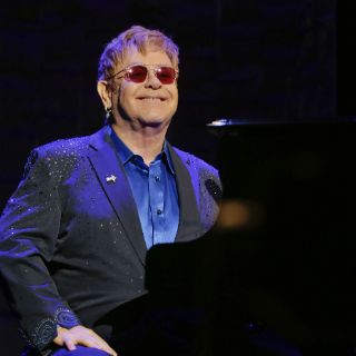 Ex guardaespaldas de Elton John lo denuncia por acoso sexual