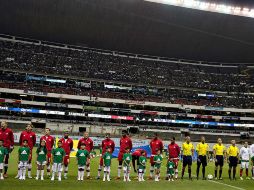 El partido ha iniciado, y las miradas de todos estarán cuando el arquero canadiense tenga que poner el balón en juego. MEXSPORT / O. Aguilar