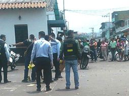 El incidente también dejó a 10 agentes heridos y al menos 31 personas detenidas. EFE / S. Moanack