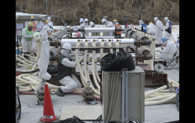 Se espera que desmantelar la planta de Fukushima tarde décadas. AP / ARCHIVO