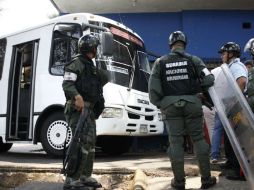 Los dos policías muertos tenían 19 y 25 años; durante las protestas son arrestadas 51 personas. AFP / G. Castellanos