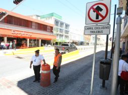 Oficiales de Movilidad estarán en el punto hasta que los automovilistas transiten por donde deben. EL INFORMADOR / R. Tamayo