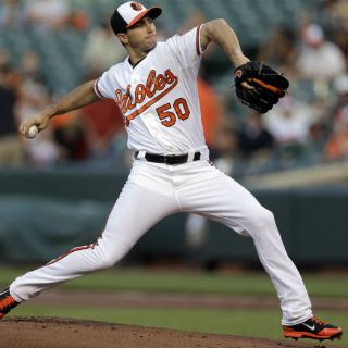 Miguel González es cortado por los Orioles